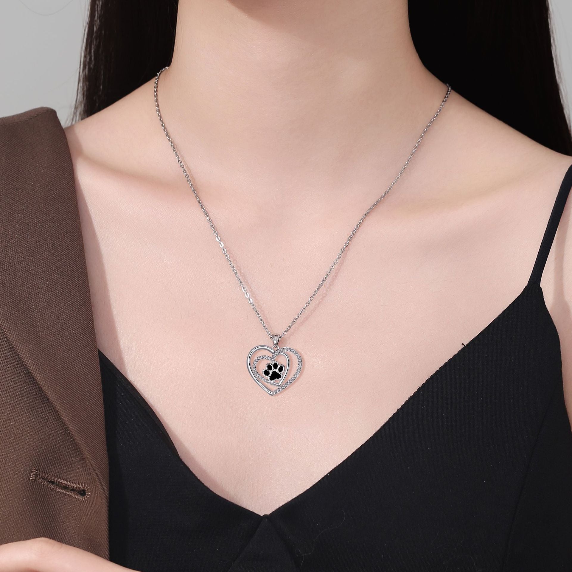 Collar de huellas de patas