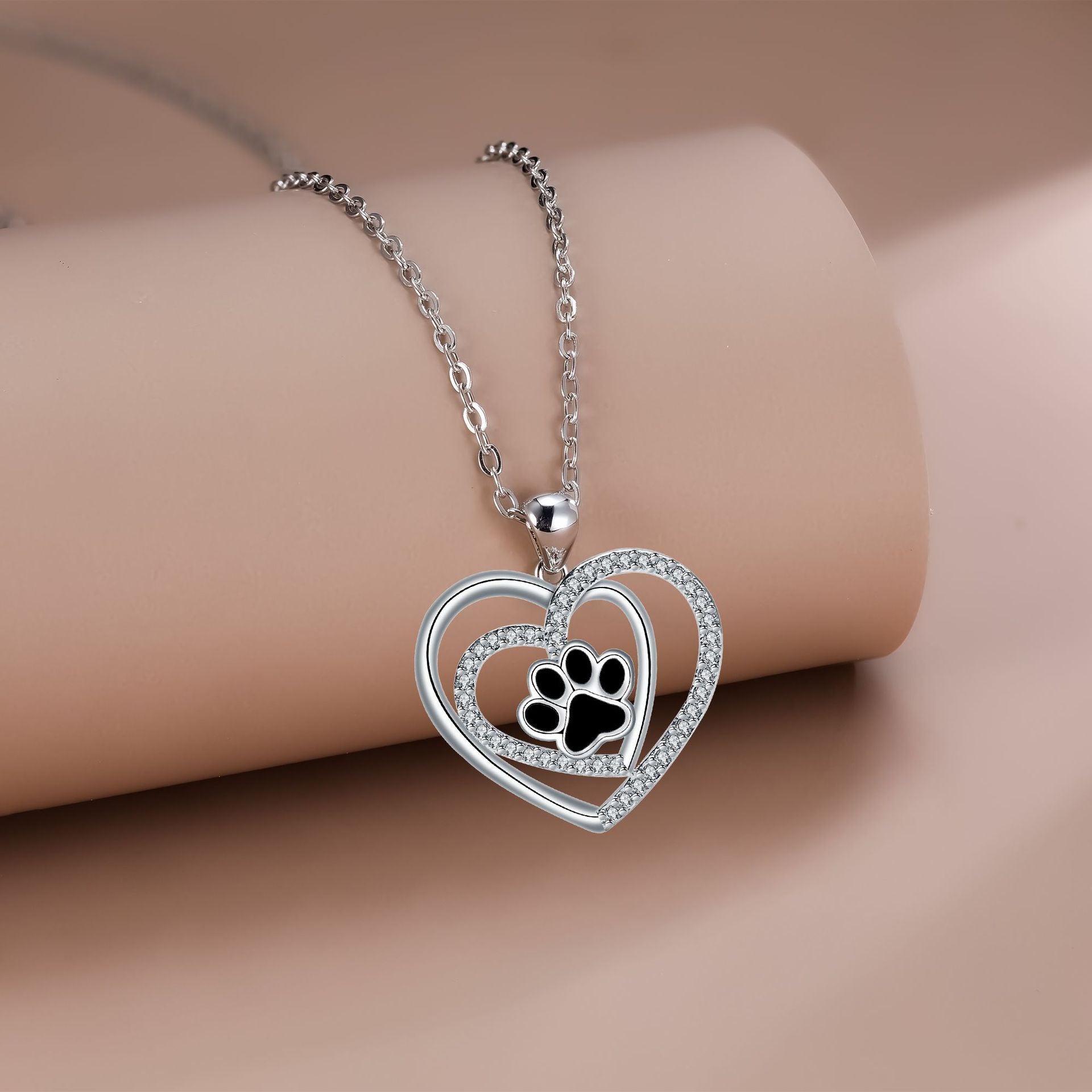 Collar de huellas de patas