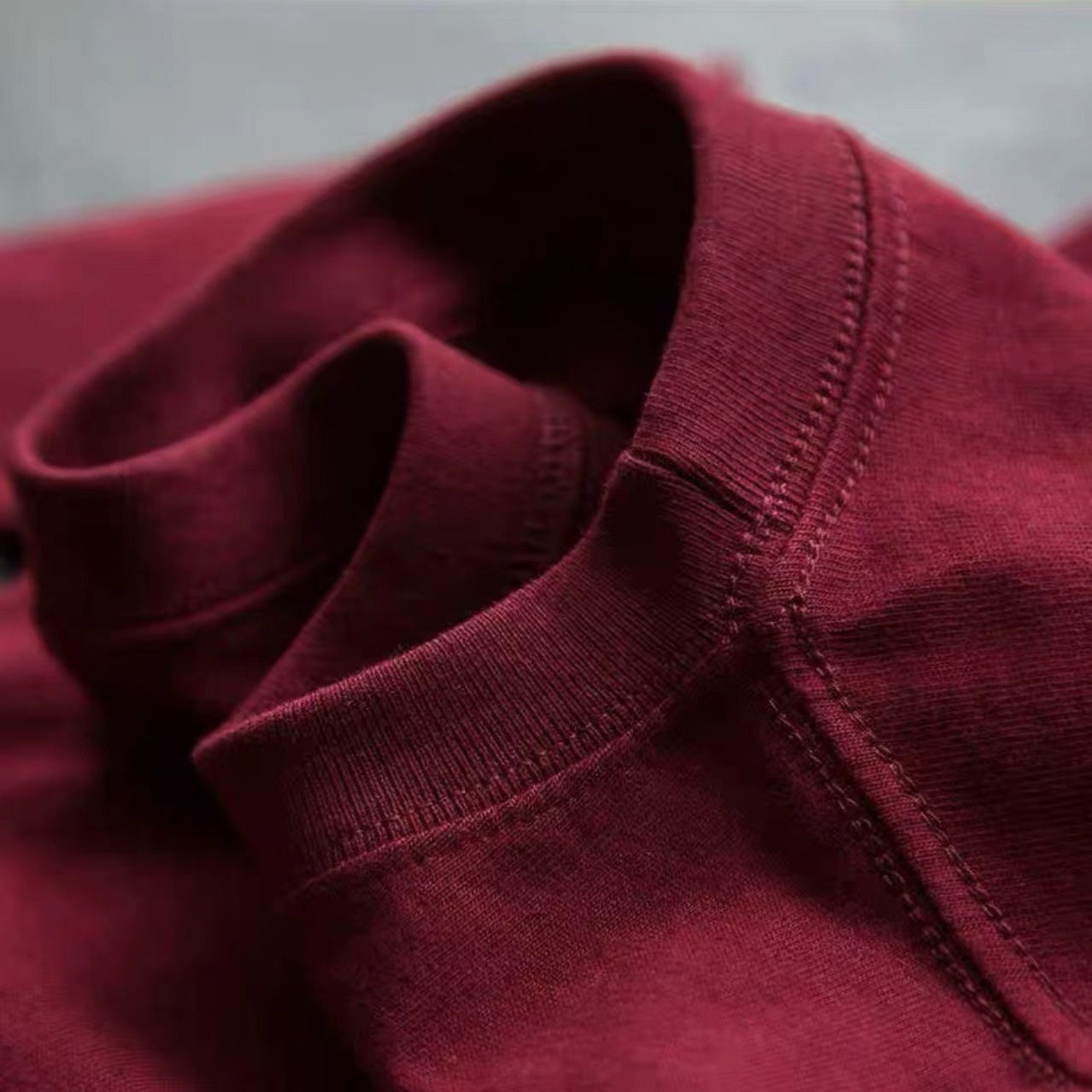 Camisa de algodón con cuello redondo