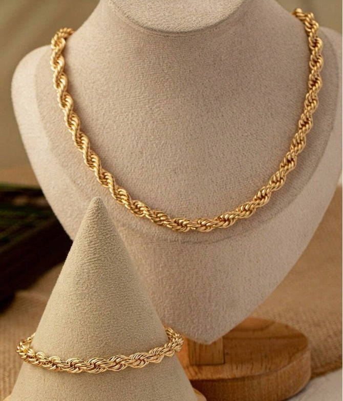 Conjunto de collar y pulsera en oro – Estilo minimalista femenino