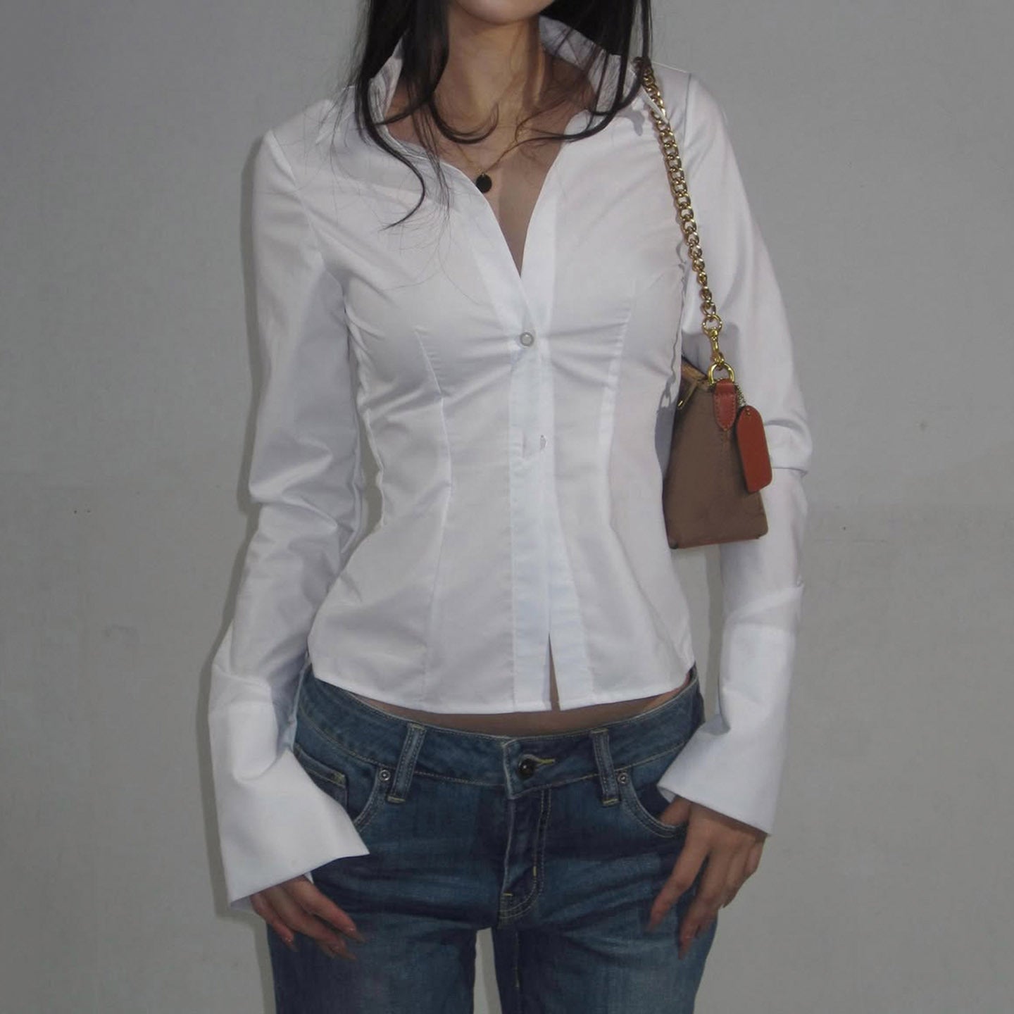Camisa formal de mujer – Estilo moderno y ajustado