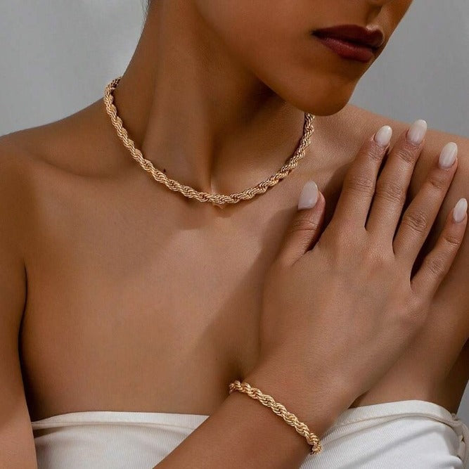 Conjunto de collar y pulsera en oro – Estilo minimalista femenino