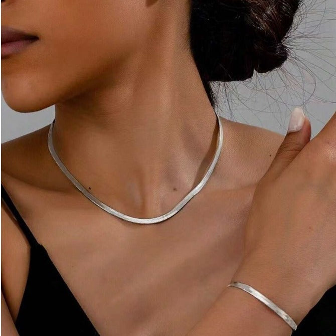 Conjunto de collar y pulsera en oro – Estilo minimalista femenino
